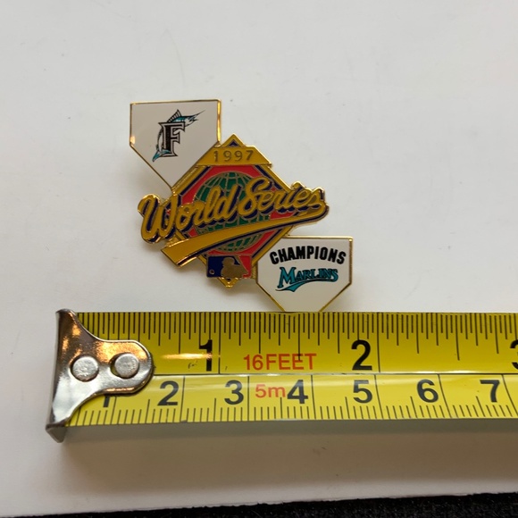 Vintage Florida Marlins 1997 World Series Champions Baseball Lapel Pin - Picture 9 of 11